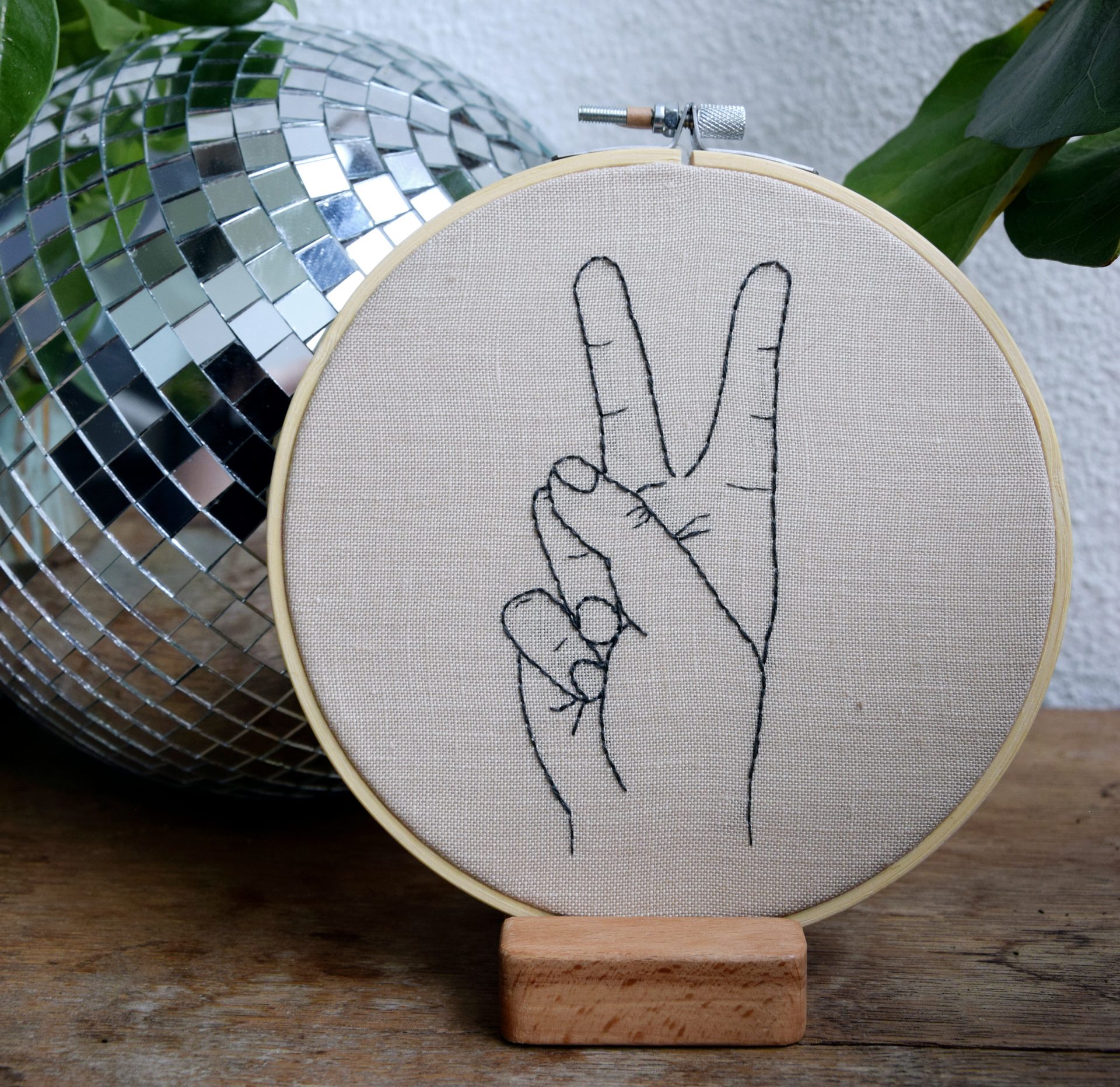Borduurwerk peace sign